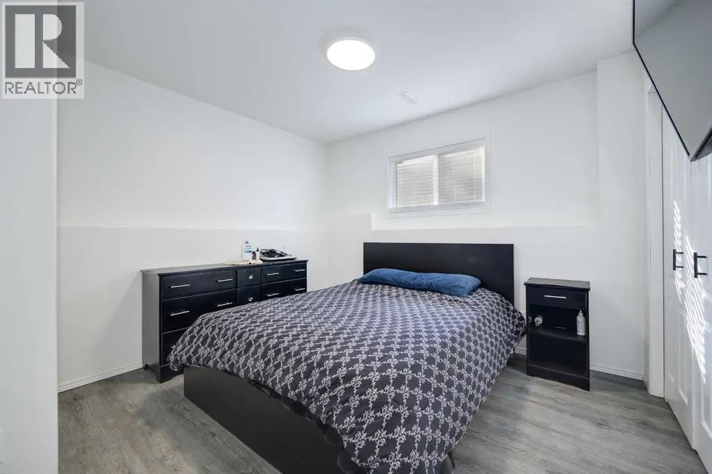 44 Parkside Crescent