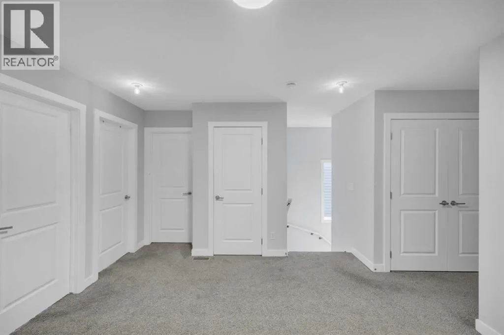 562 Corner Meadows Way NE