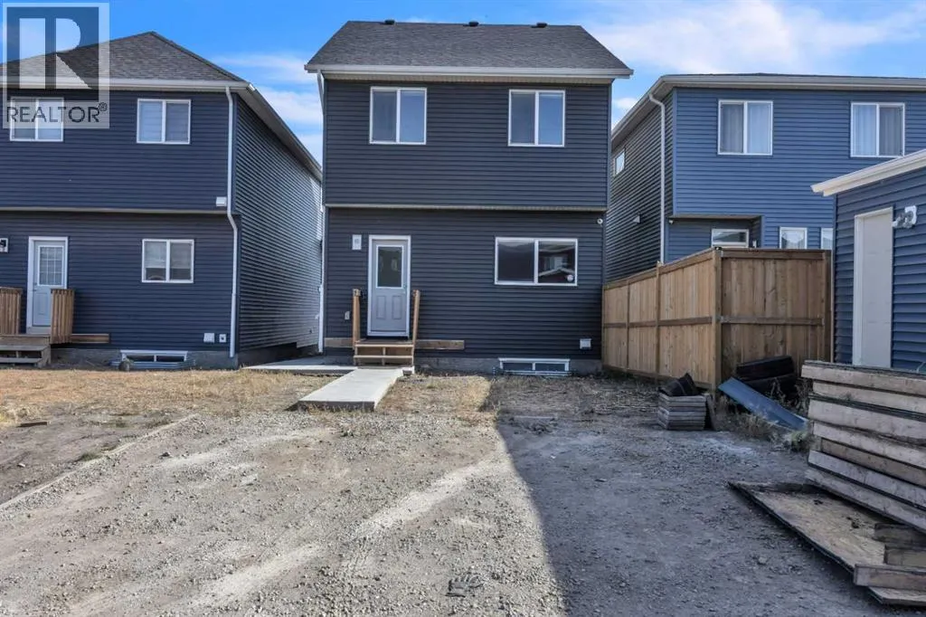 562 Corner Meadows Way NE