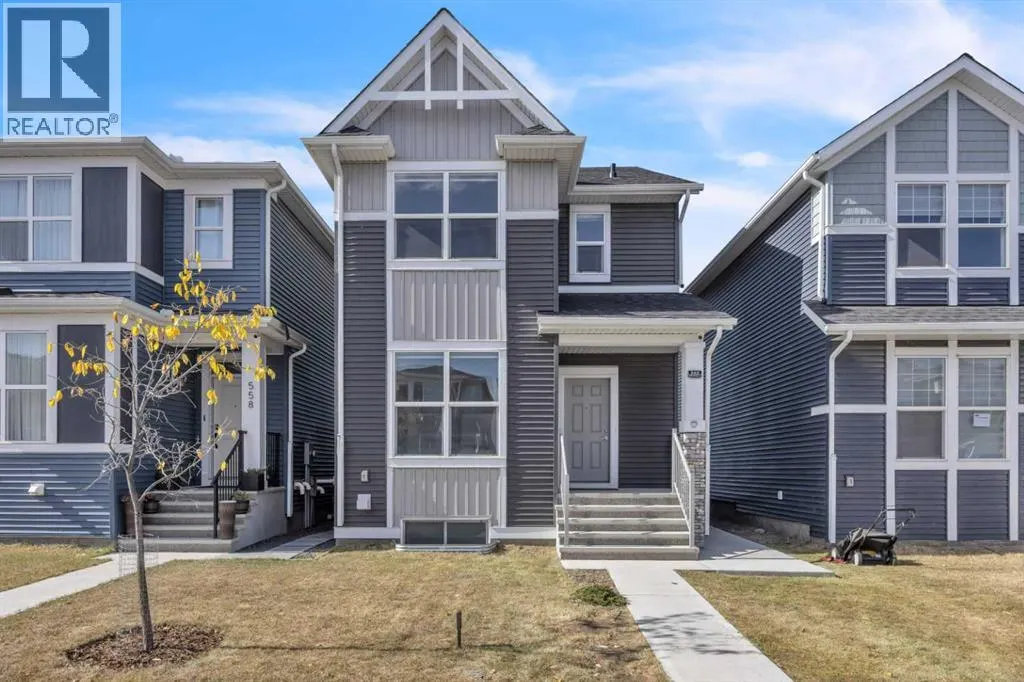 562 Corner Meadows Way NE