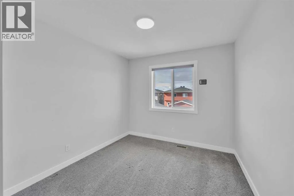 562 Corner Meadows Way NE