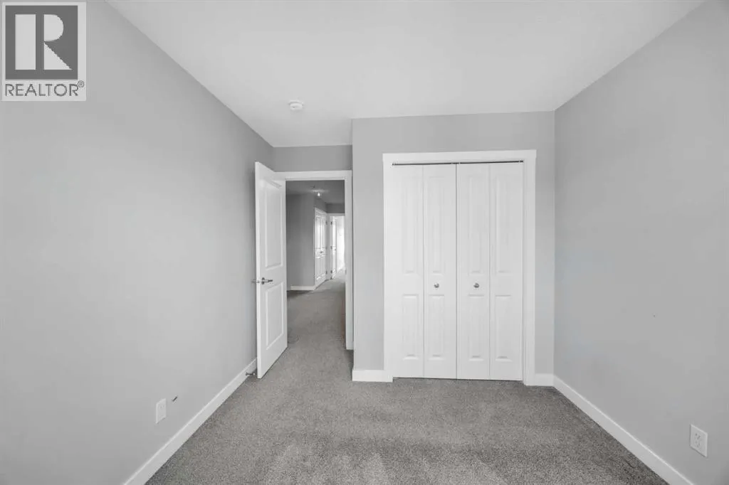 562 Corner Meadows Way NE