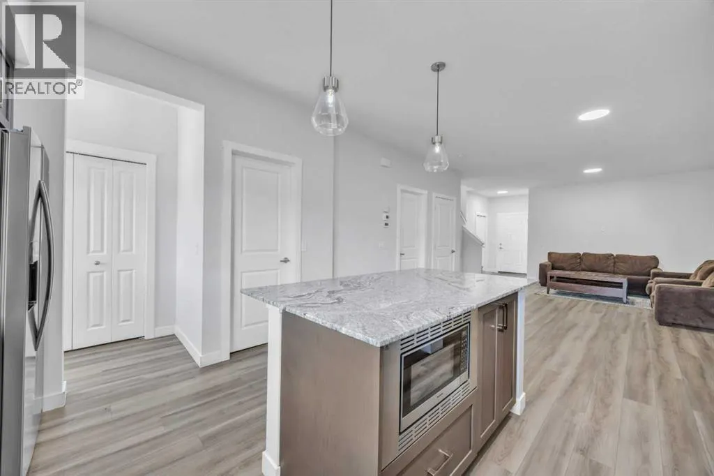 562 Corner Meadows Way NE