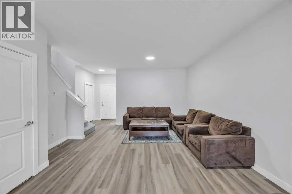 562 Corner Meadows Way NE