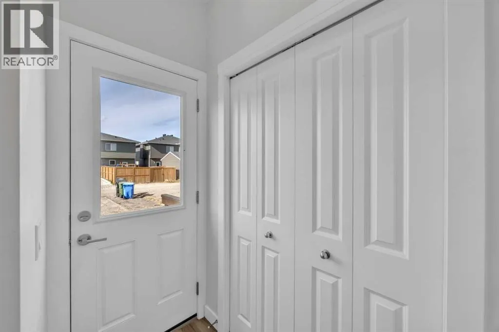 562 Corner Meadows Way NE
