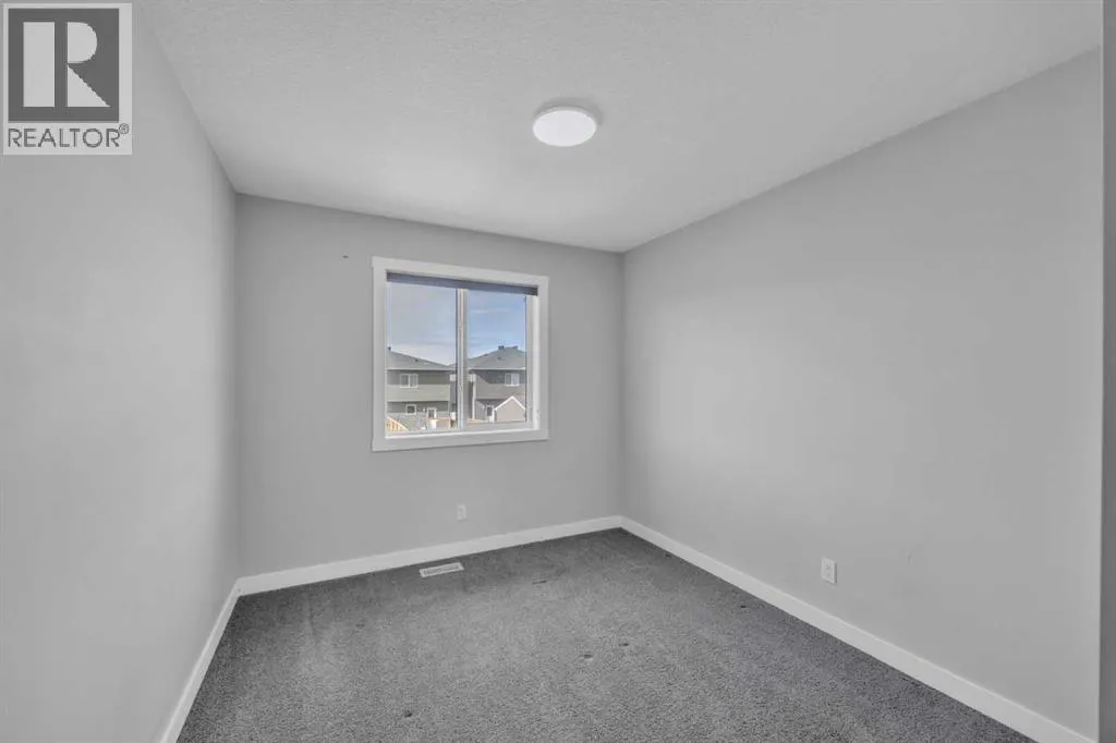 562 Corner Meadows Way NE