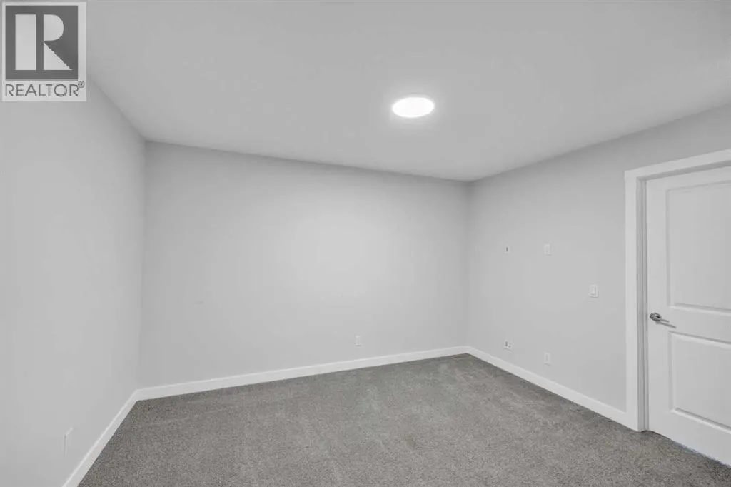 562 Corner Meadows Way NE
