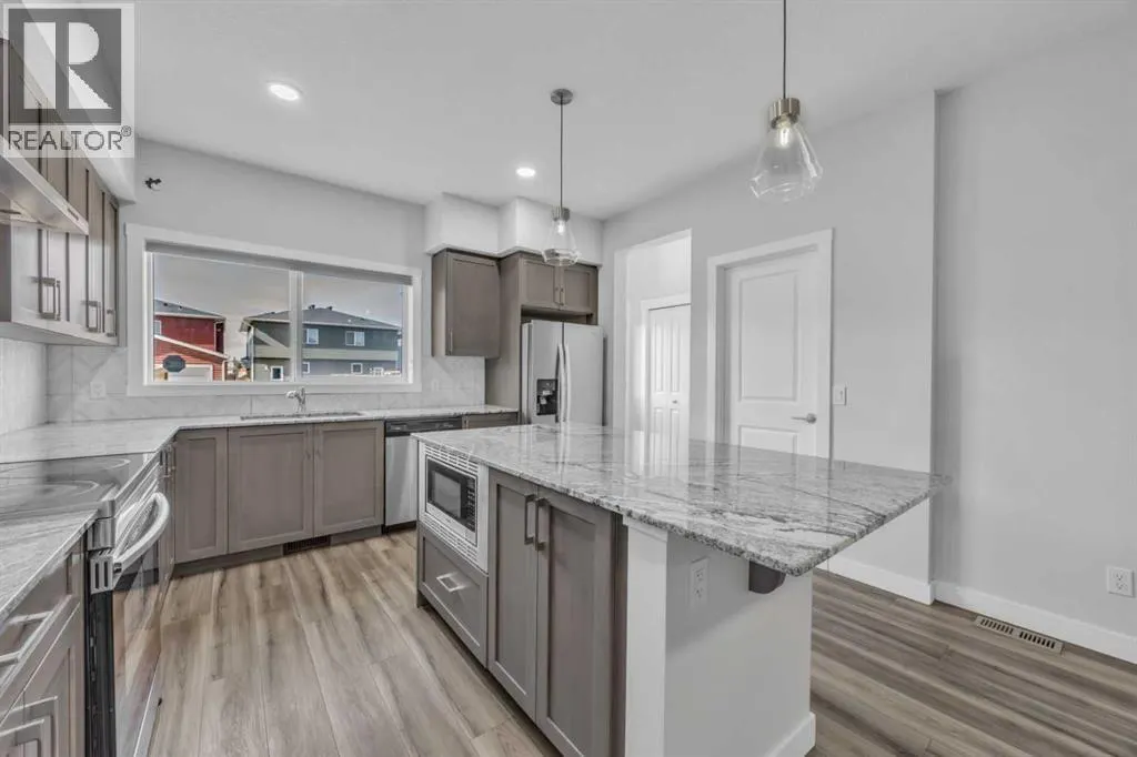562 Corner Meadows Way NE