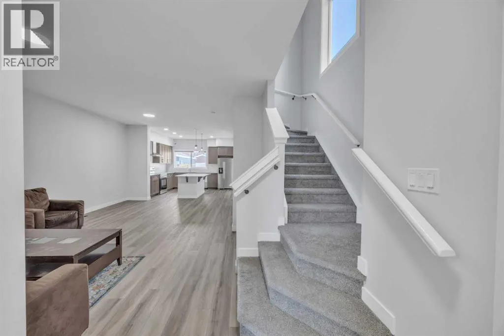 562 Corner Meadows Way NE