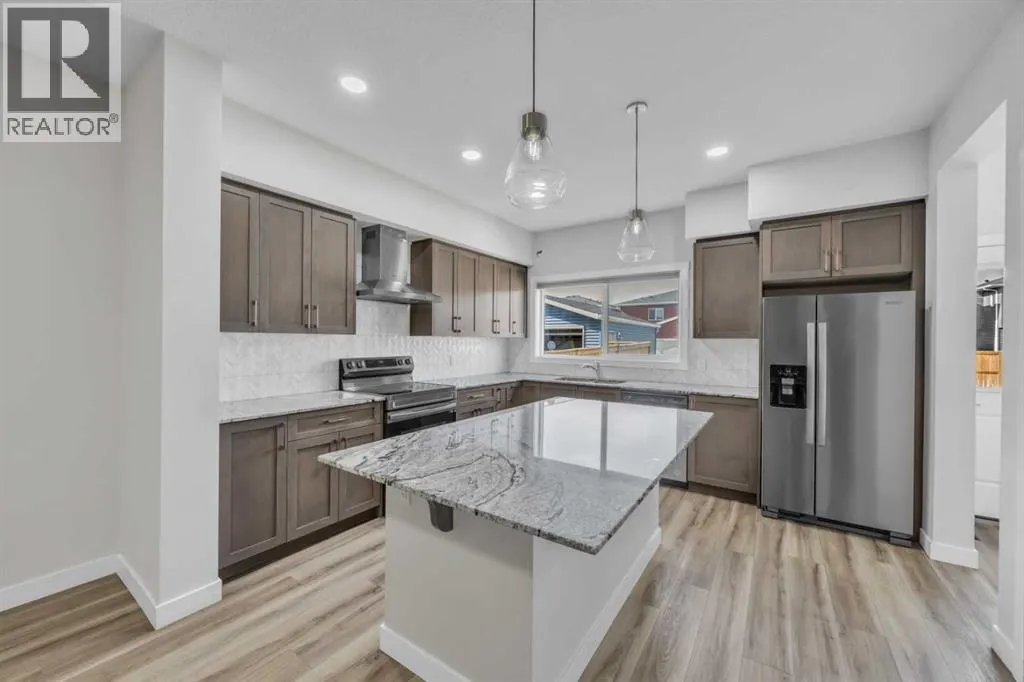 562 Corner Meadows Way NE