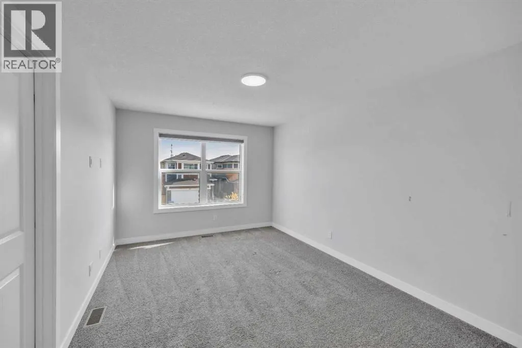 562 Corner Meadows Way NE