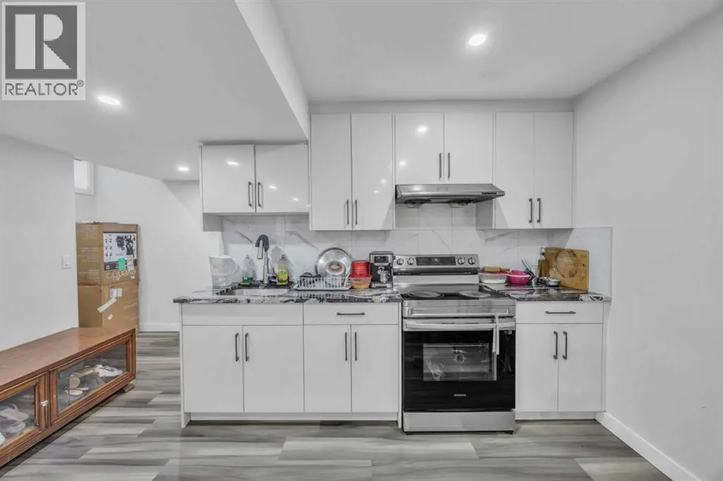 562 Corner Meadows Way NE