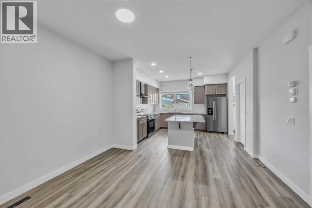 562 Corner Meadows Way NE