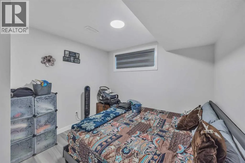 562 Corner Meadows Way NE