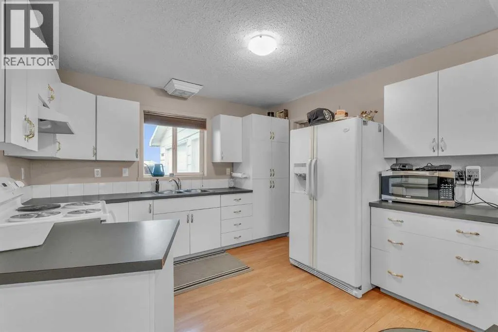 270046 Township Road 284