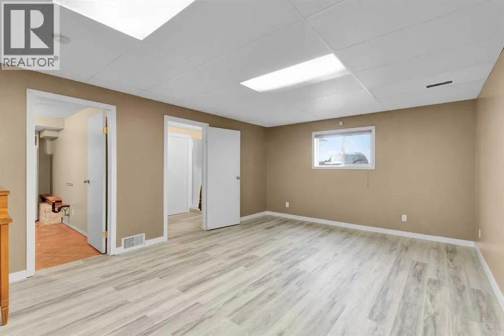 270046 Township Road 284