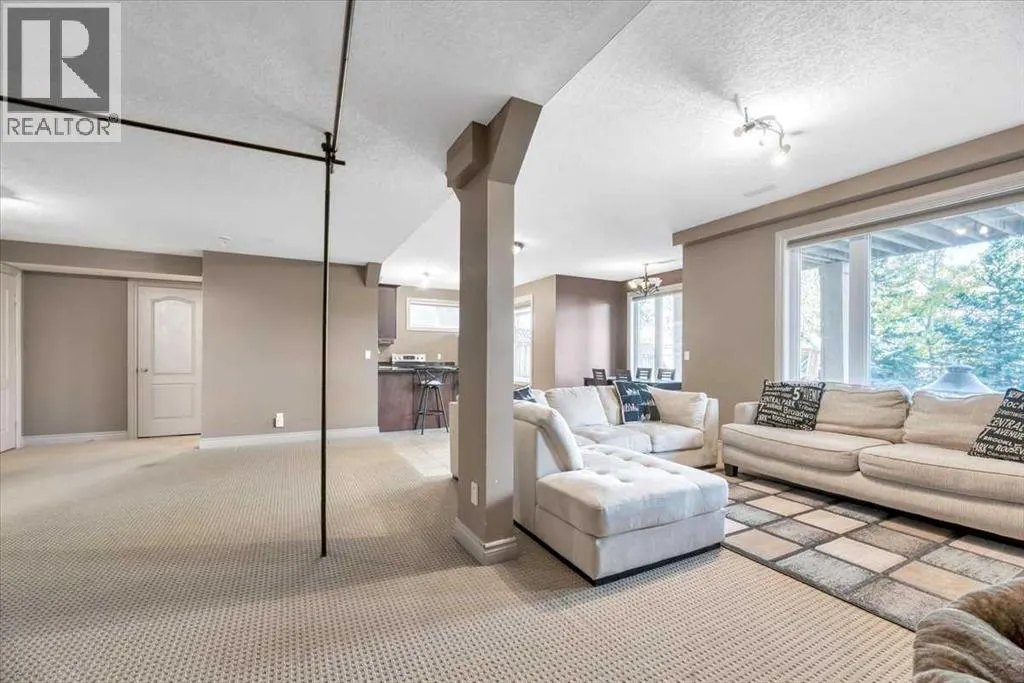 89 Springborough Boulevard SW