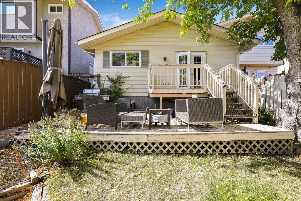 588 Strathcona Drive SW