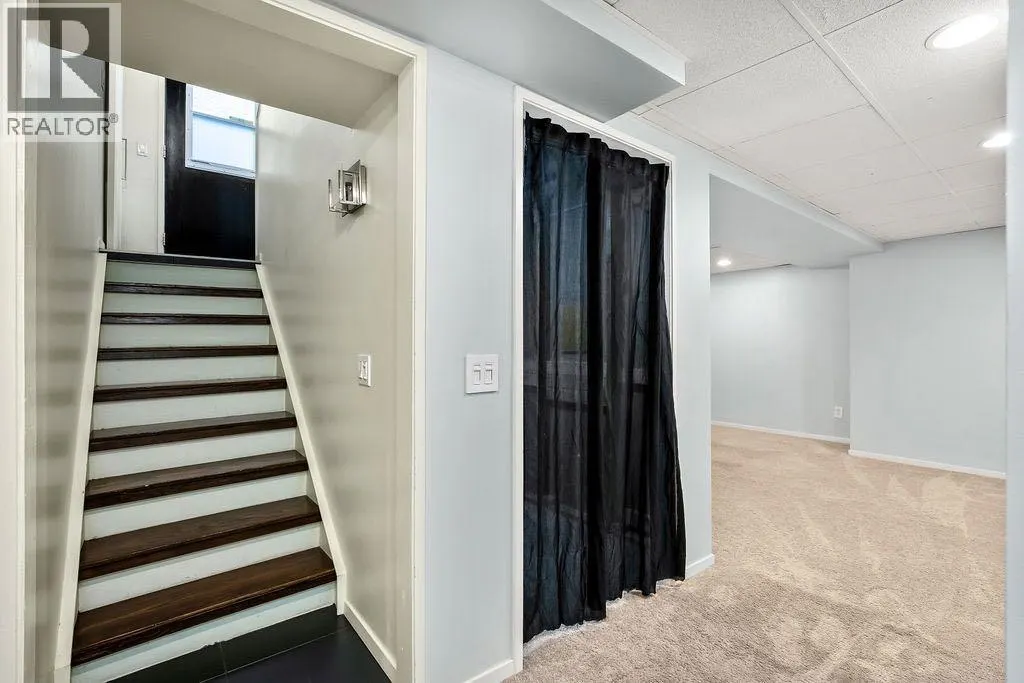 588 Strathcona Drive SW