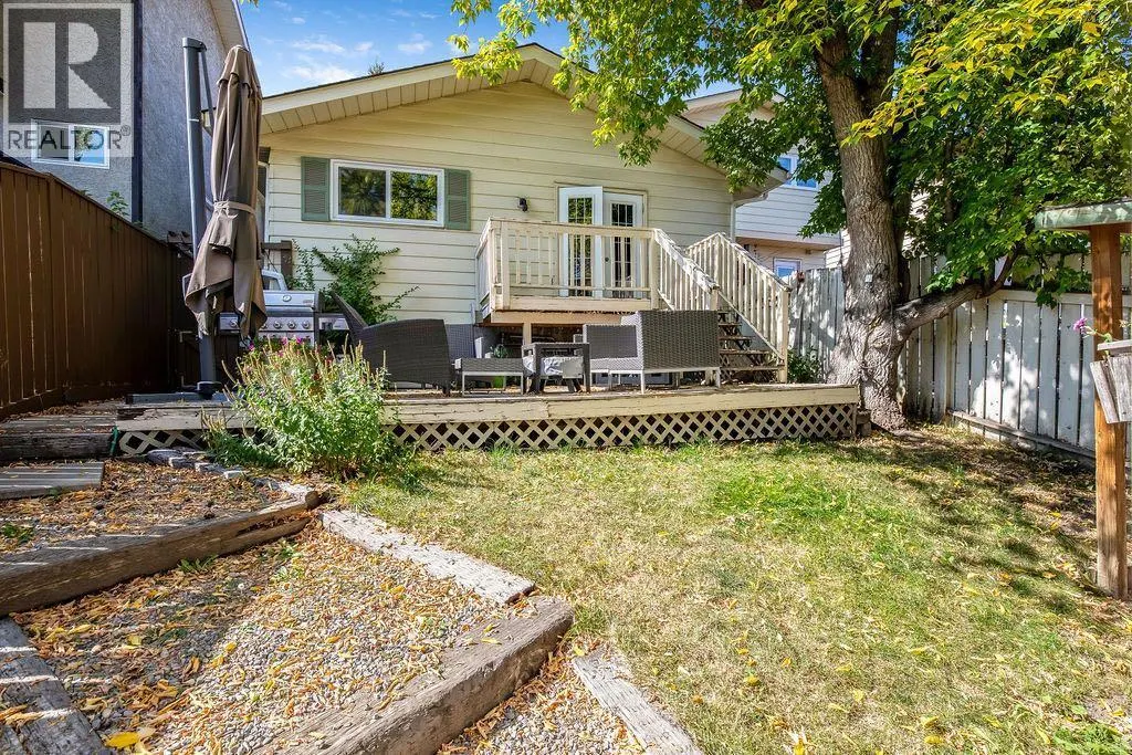 588 Strathcona Drive SW
