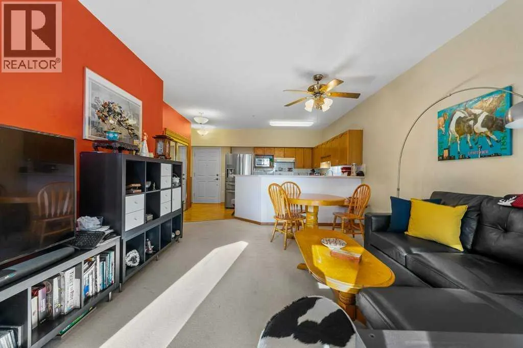 215, 200 Lincoln Way SW