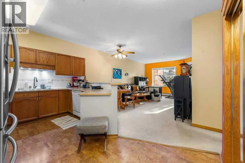 215, 200 Lincoln Way SW