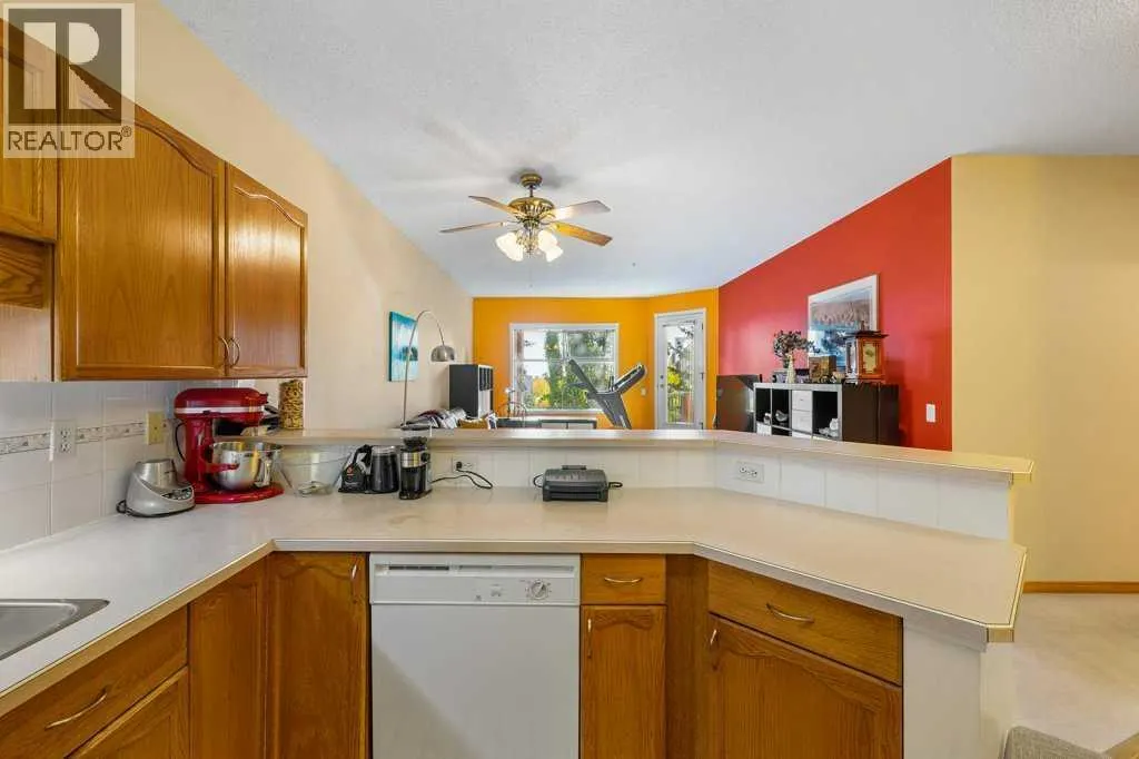 215, 200 Lincoln Way SW