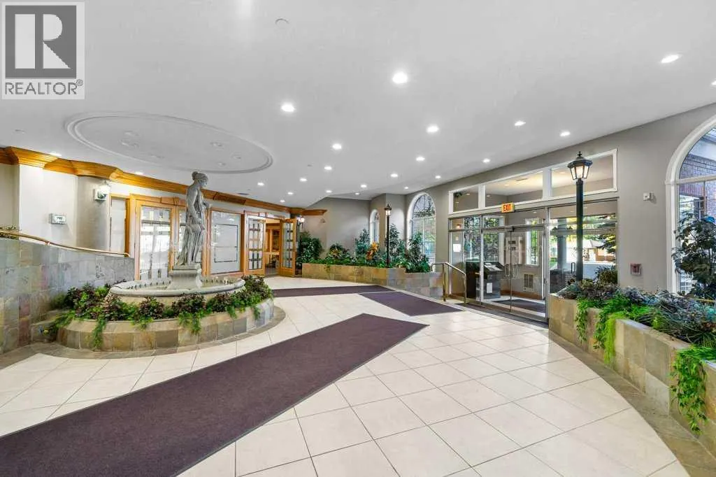 215, 200 Lincoln Way SW