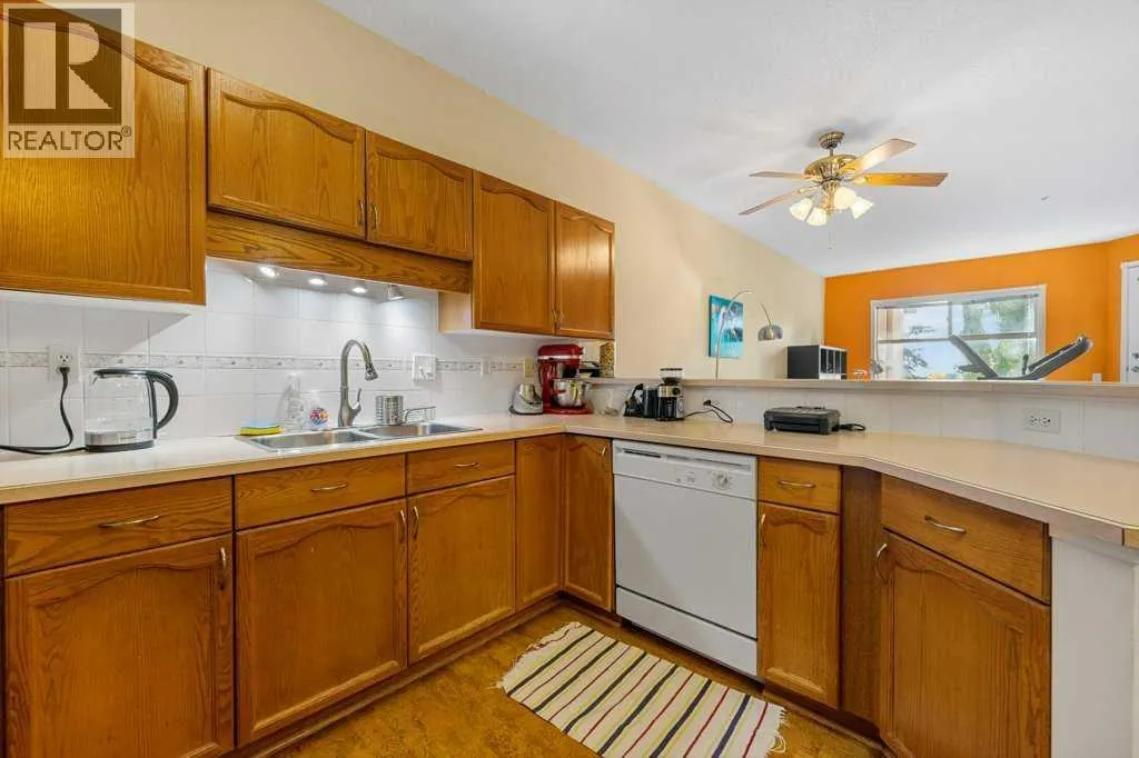 215, 200 Lincoln Way SW
