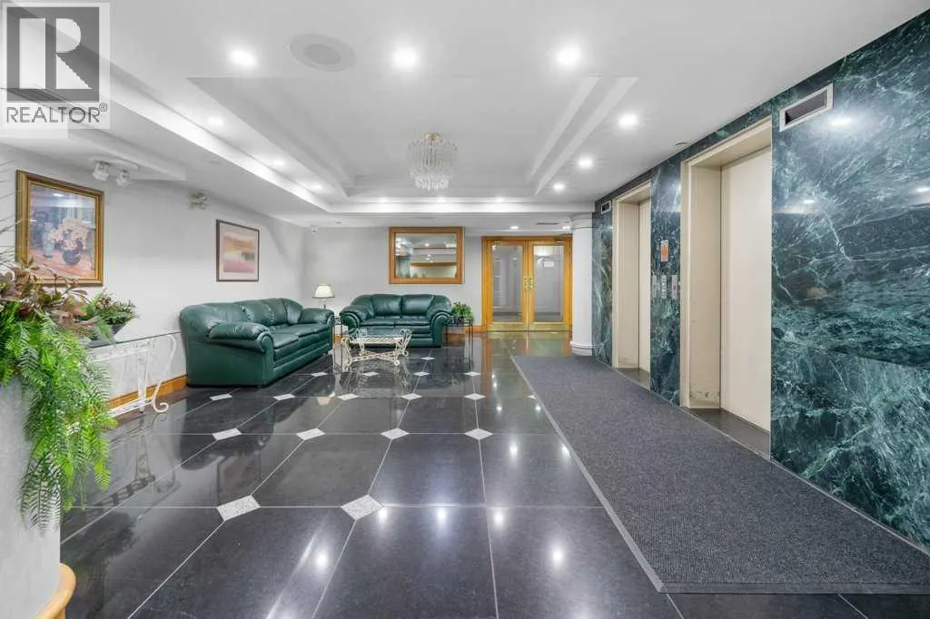 215, 200 Lincoln Way SW