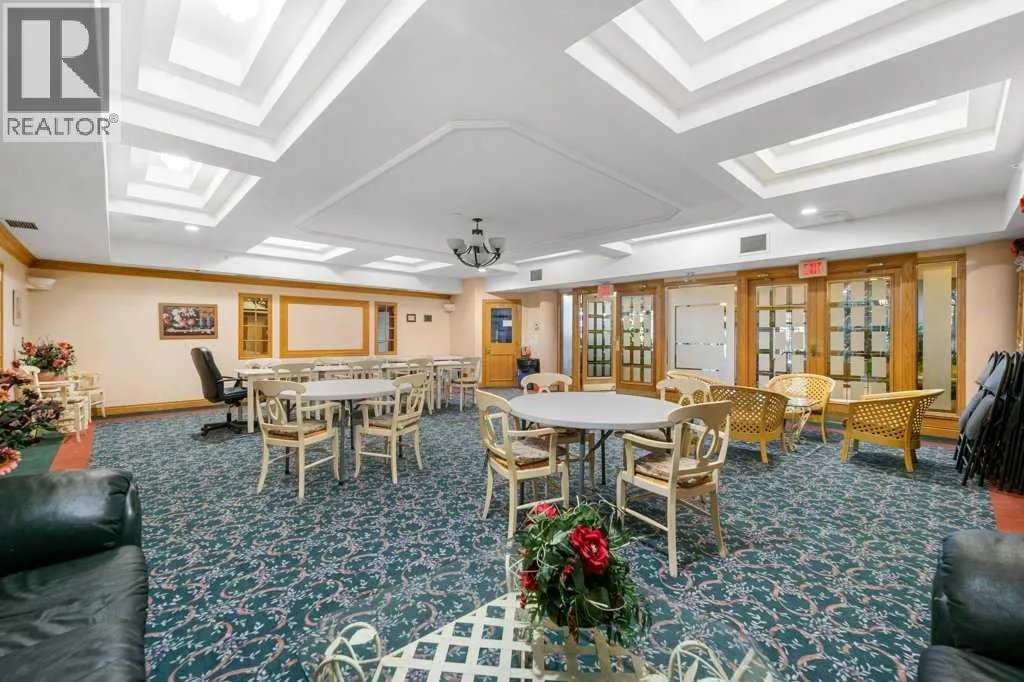 215, 200 Lincoln Way SW