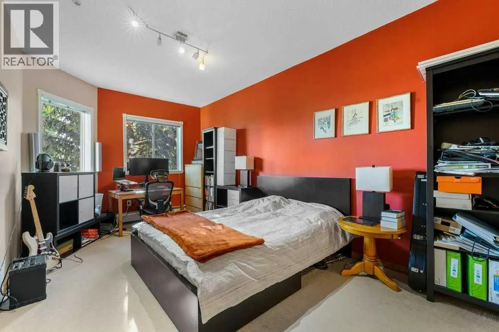 215, 200 Lincoln Way SW