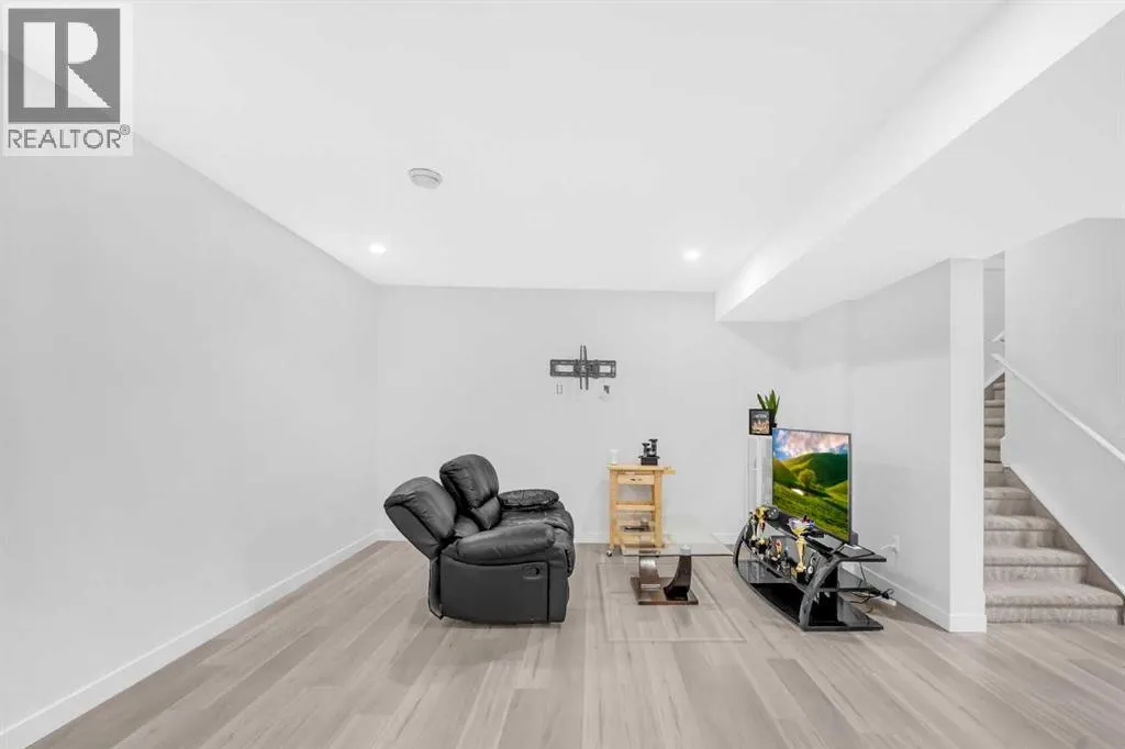134 Corner Meadows Common NE