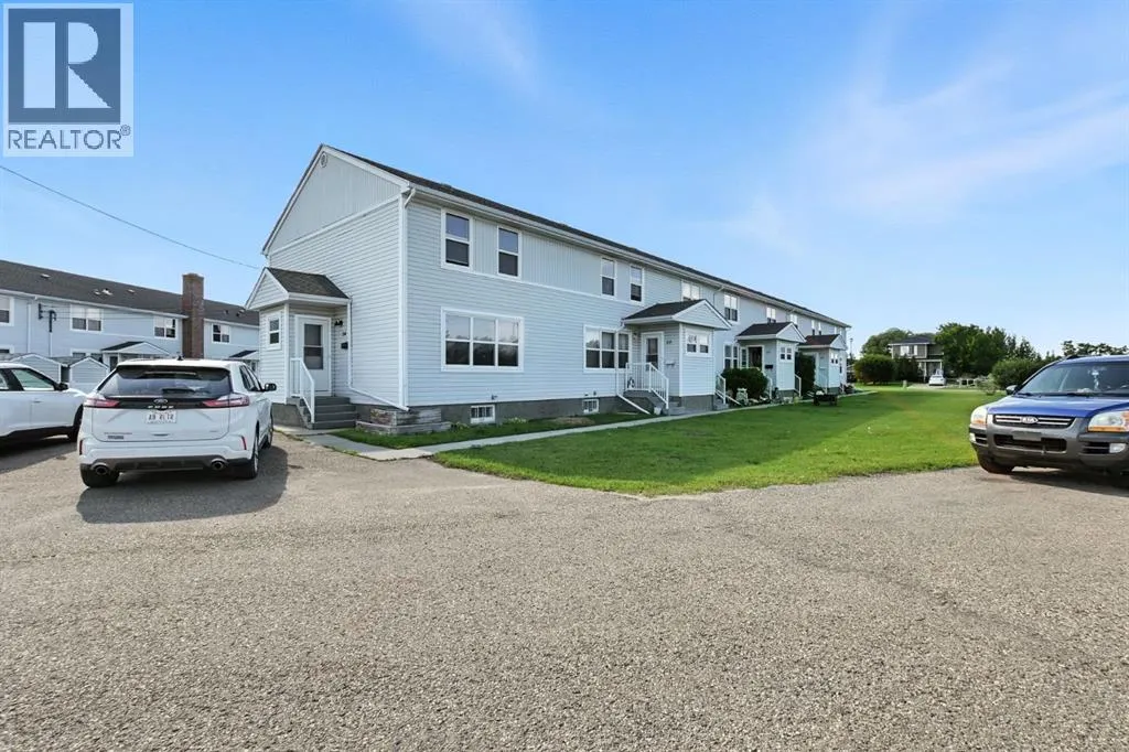 24 Poplar Crescent