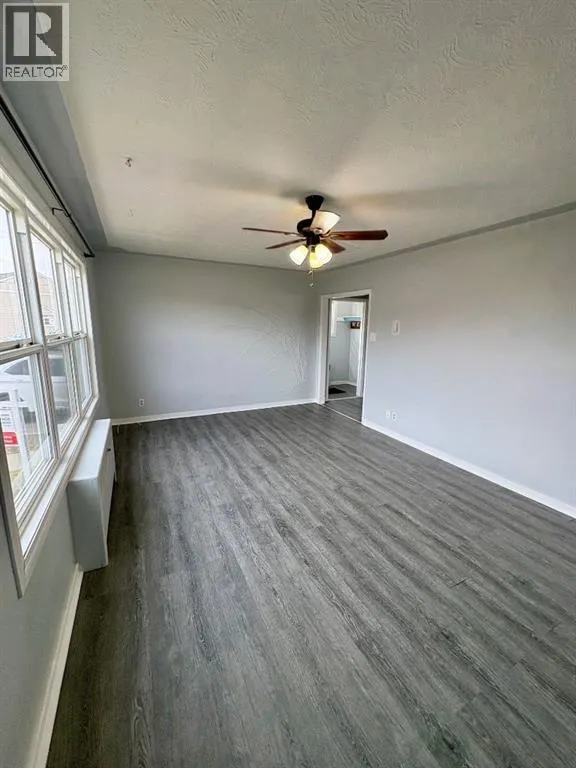 24 Poplar Crescent