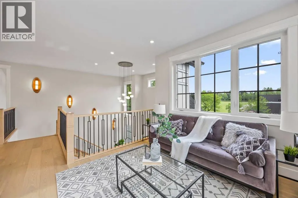 12 Vardana Place NW