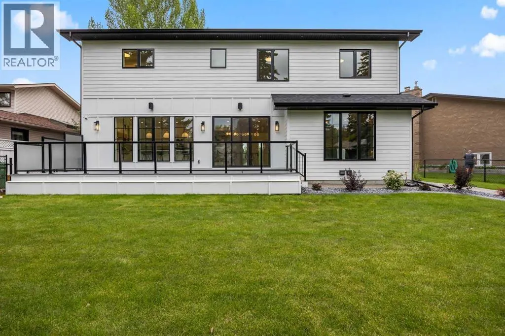 12 Vardana Place NW