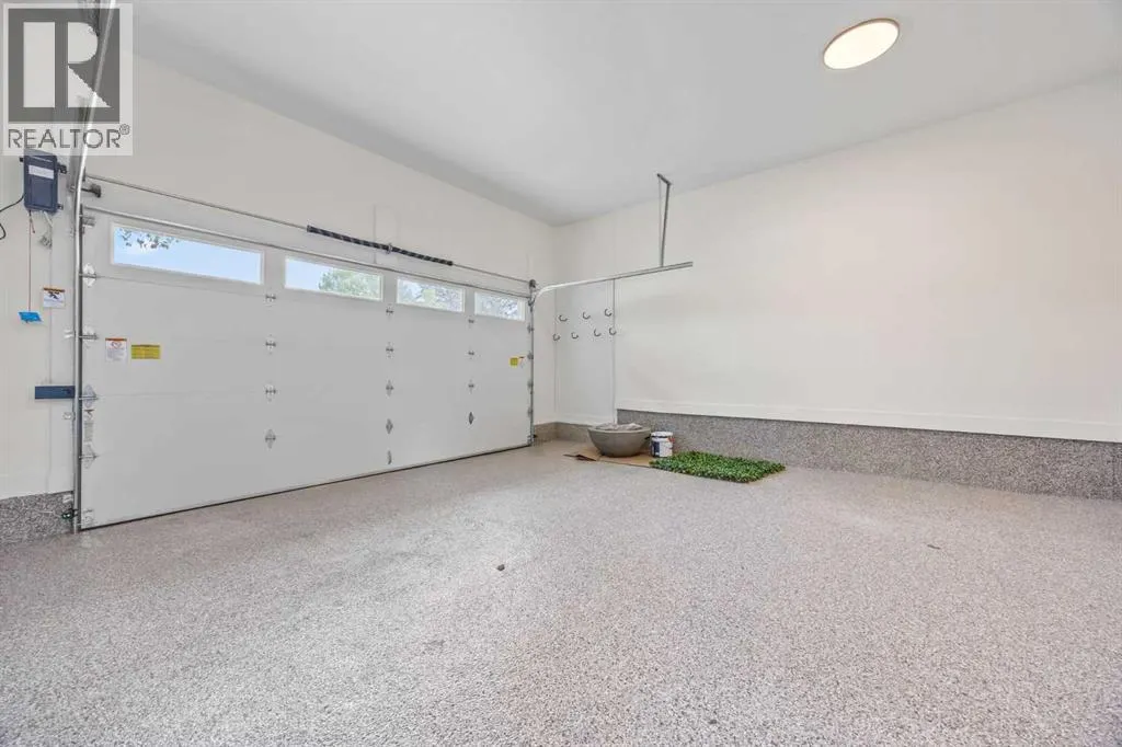 12 Vardana Place NW