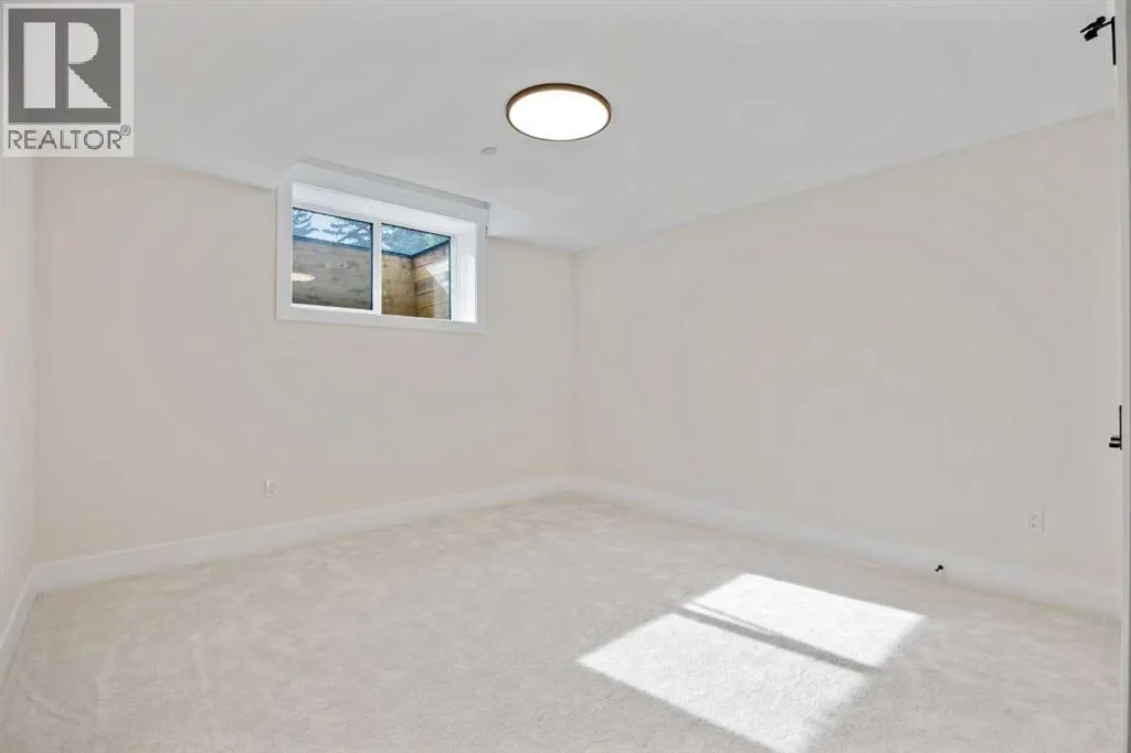 12 Vardana Place NW