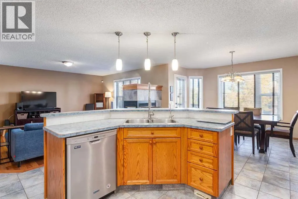 77 Somerset Circle SW