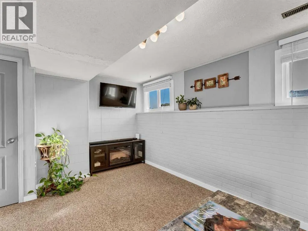 148 Cypress Way SE