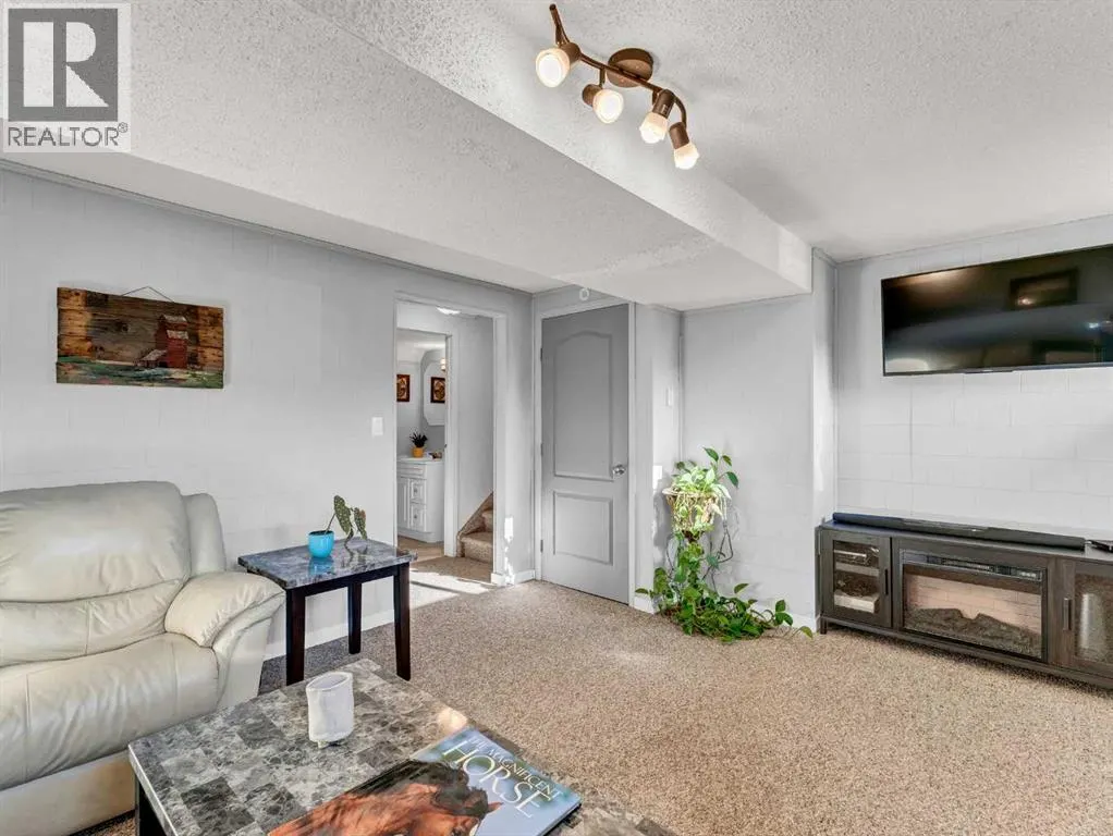 148 Cypress Way SE