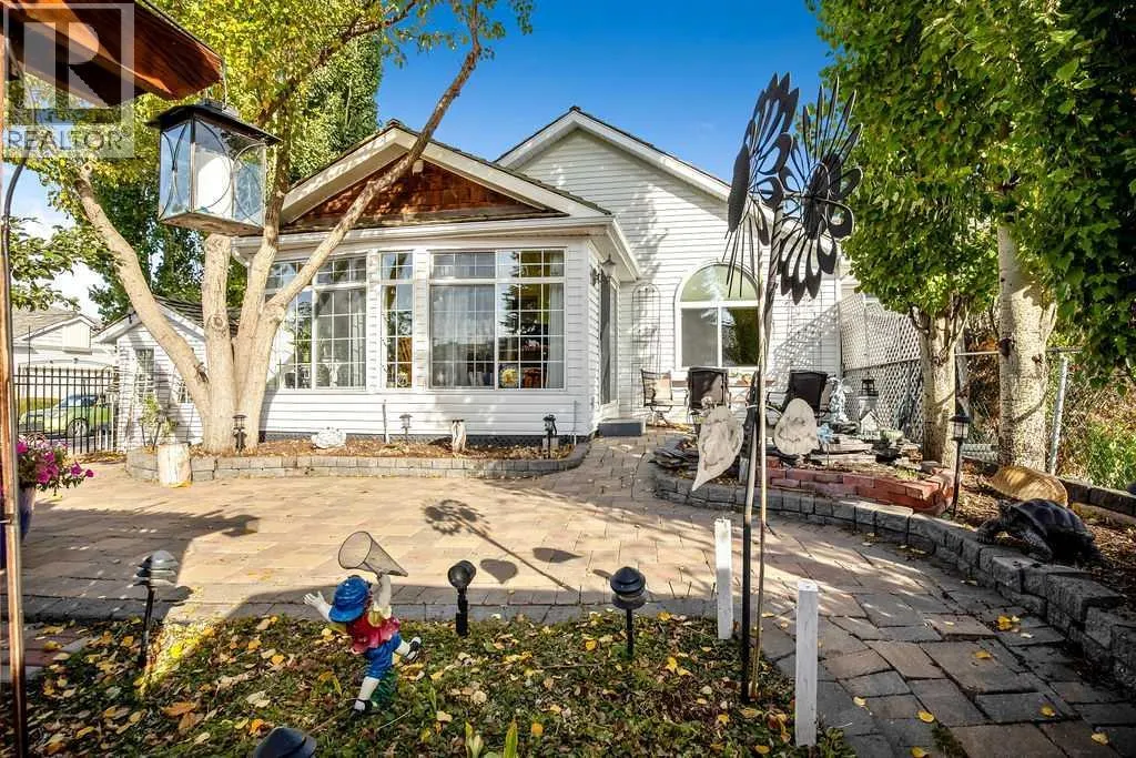 146 Chaparral Close SE