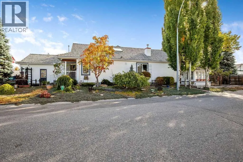146 Chaparral Close SE