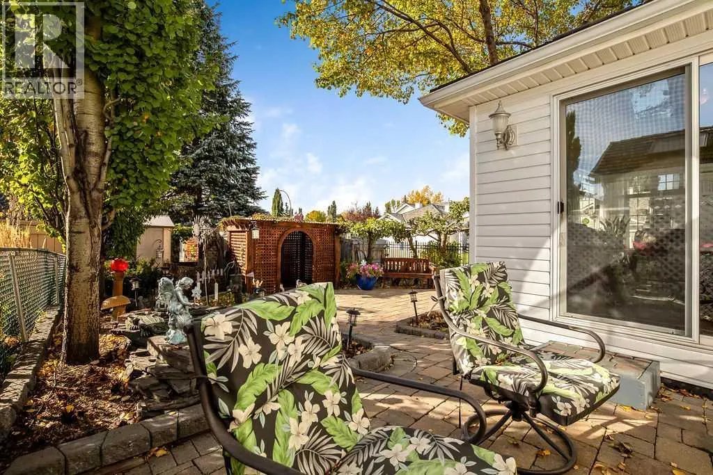 146 Chaparral Close SE