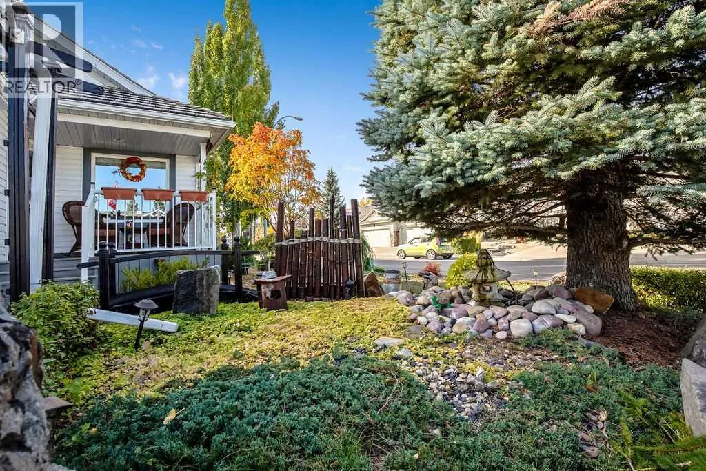 146 Chaparral Close SE