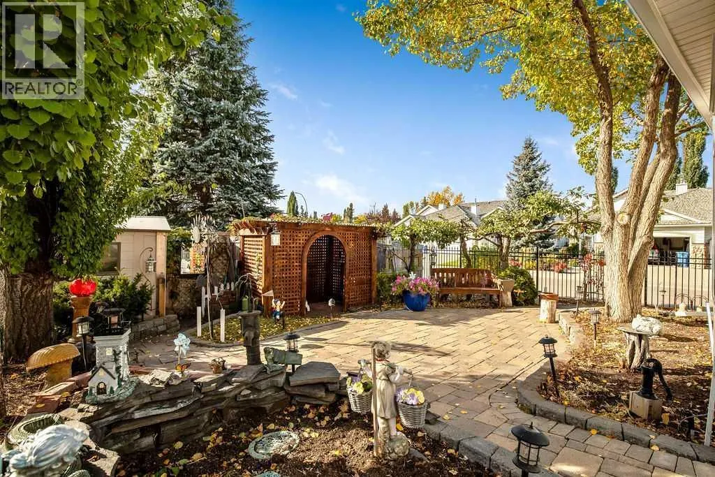 146 Chaparral Close SE