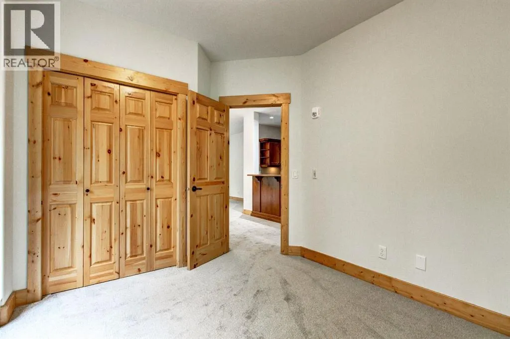 215, 155 Crossbow Place