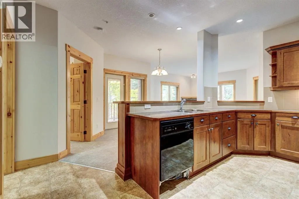 215, 155 Crossbow Place
