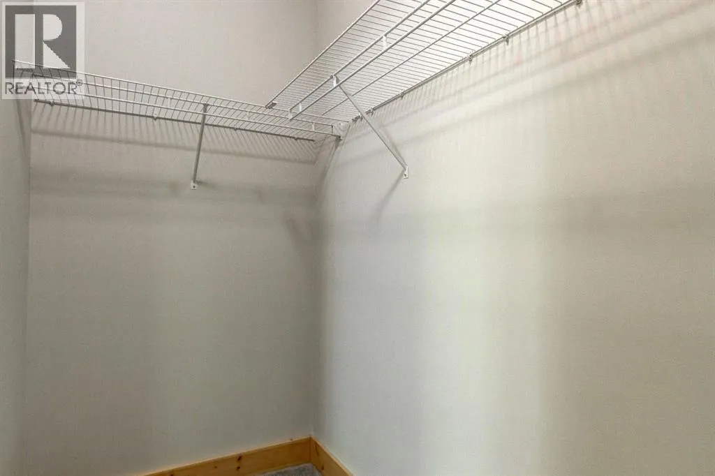 215, 155 Crossbow Place